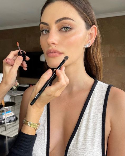 Phoebe Tonkin Makeup, Phoebe Tonkin Hair, Phoebe Tonkin H2o, Marvel Dr, Makeup Idea, Deep Autumn, Chanel Beauty, Chic Bracelet, Phoebe Tonkin