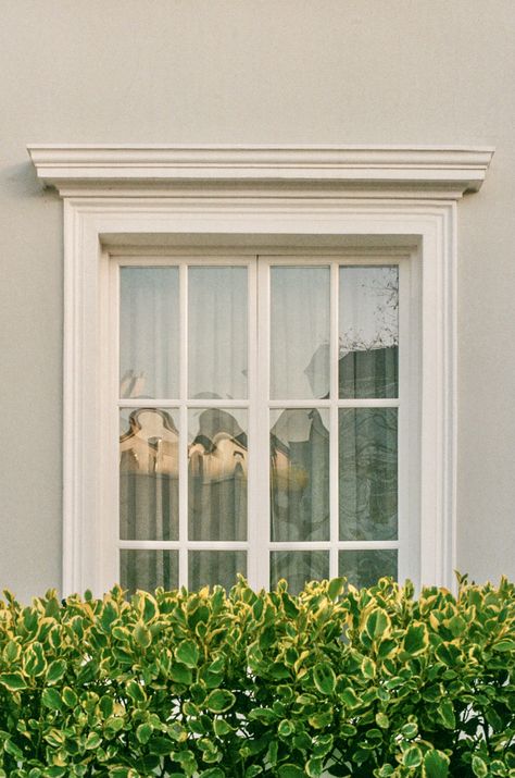 Exterior Window Frame, Windows Outside Design, Exterior Window Casing, Window Pediment Exterior, Exterior Molding, Window Moulding Ideas Exterior, Exterior Dentil Molding, Front Bay Window Ideas, White Window Frames