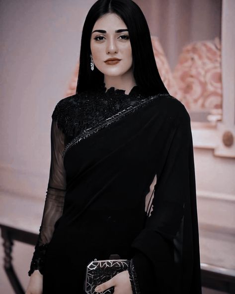 Turtle Neck Saree, Sarah Khan, Turtle Neck, Saree