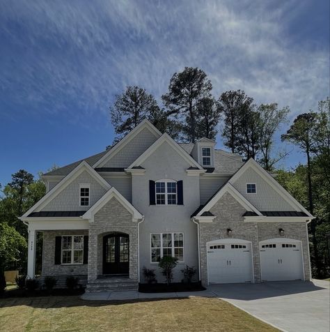 White Suburban House Exterior, House Exterior Medium Size, Pretty 2 Story Houses, Nice Houses Exterior Medium, Real House Exterior, Medium Houses Exterior, Suburban Farmhouse Exterior, Morden House Design Exterior, Rich Suburban House