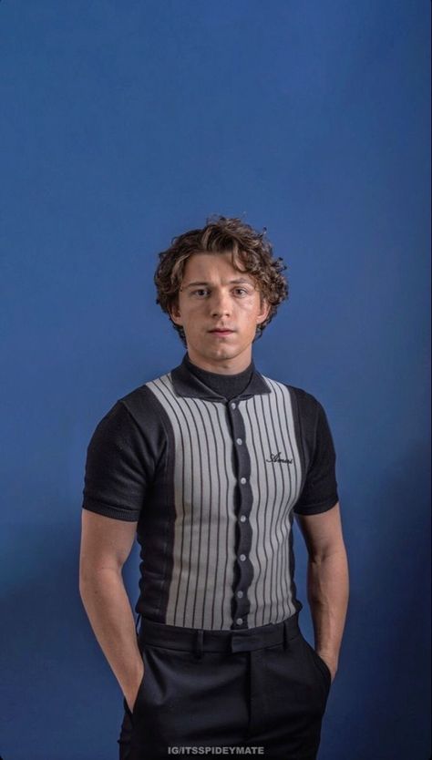 Tom Holland Haircut, Black Men Casual Style, Smart Casual Menswear, Foto Top, Tom Holland Zendaya, Tom Holland Imagines, Mens Hairstyles Thick Hair, Tom Holland Peter Parker, Tom Holland Spiderman