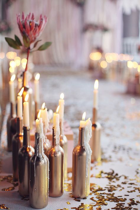 painted gold bottles as candle holders, photo by Sonya Khegay http://ruffledblog.com/romantic-moscow-wedding #gold #wedding #lighting Winter Engagement Party, Wine Bottle Centerpieces, Bottle Centerpieces, Gold Bottles, Diy Event, Wine Bottle Diy Crafts, Bottle Candles, Wine Bottle Diy, Wallpaper Tumblr