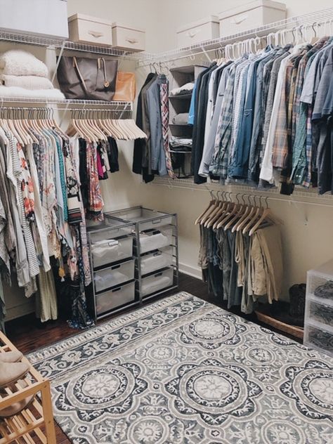 Apt Closet Organization Ideas, Diy Room Closet, Large Closet Organization Ideas, Closet Room Ideas Diy, Reorganize Closet, Reorganizing Closet, Large Closet Organization, Closet Organization Apartment, Master Closet Organization Ideas