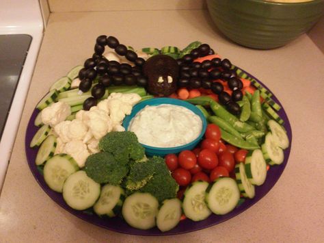 Halloween Spider Veggie Tray Ideas, Halloween Veggie Tray, Puking Pumpkin, Healthy Treats For Kids, Halloween Potluck, Healthy Halloween Food, Pumpkin Vegetable, Healthy Halloween Snacks, Vegetable Tray