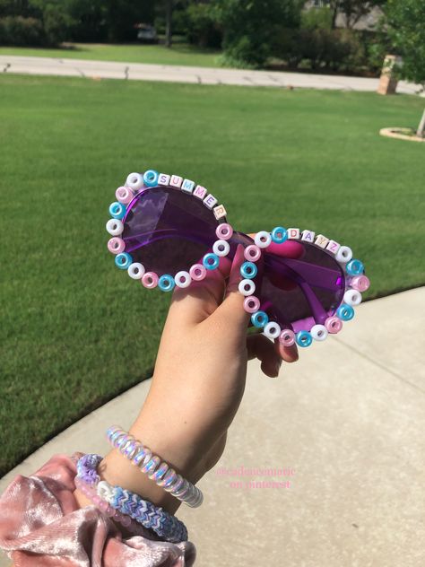 Beaded Glasses Vsco, Teen Summer Crafts, Preppy Glasses, Sunglasses Preppy, Preppy Sunglasses, Summertime Aesthetic, Aesthetic Glasses, Diy Sunglasses, Beaded Glasses