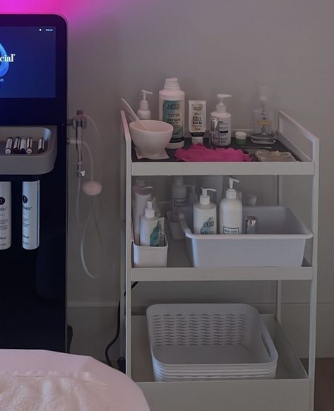 Esthetician Room Storage, Esthetician Cart, Esthetician Nails, New Service Alert, Spa Room Ideas Estheticians, Beauty School Cosmetology, Facial Esthetics, Spa Room Ideas, Esthetician Inspiration