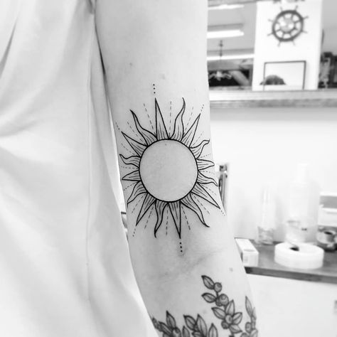 Ina Aaltonen. on Instagram: “Little sun keep on shining 🌞 #etching #etchingtattoo #suntattoo #sun #sunshine #bicep #biceptattoo #boldlines #finelinetattoo #contrast…” Rae Of Sunshine Tattoo, Rae Of Sunshine, Sunshine Tattoo, Etching Tattoo, Bicep Tattoo, Sun Tattoo, Art Tattoos, Fine Line Tattoos, Keep On