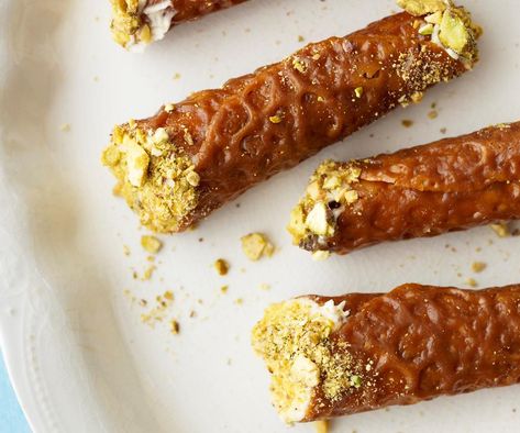 By merging this Kiwi classic with an Italian-American favourite, the cannoli, we’ve taken mid-winter Christmas dessert to a whole new, and stunningly simple, level. Brandy Snap, Cannoli Recipes, Mid Winter Christmas, Waffle Ideas, Sour Cream Pancakes, Cannelloni Recipes, Brandy Snaps, Cannoli Recipe, Italian Sweets