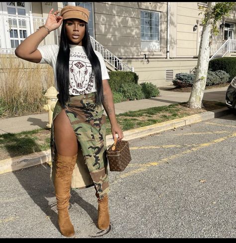 Camouflage Skirt Outfit Black Women, Camoflauge Skirt Outfits, Army Skirt Outfit Black Women, Camoflauge Outfits Black Women, Camouflage Skirt Outfit, Camo Skirt Outfit, Camoflauge Outfits, Cut Up Jeans, Fall Baddie