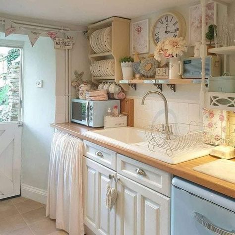 Soft Aesthetic Kitchen, Cute Kitchen Cabinets, Cute Cottage Kitchen, Cute Kitchen Aesthetic, Cute Kitchens, Cozy Kitchen Cottage, Cute Kitchen Ideas, Coquette Kitchen, Cottage Chic Kitchen