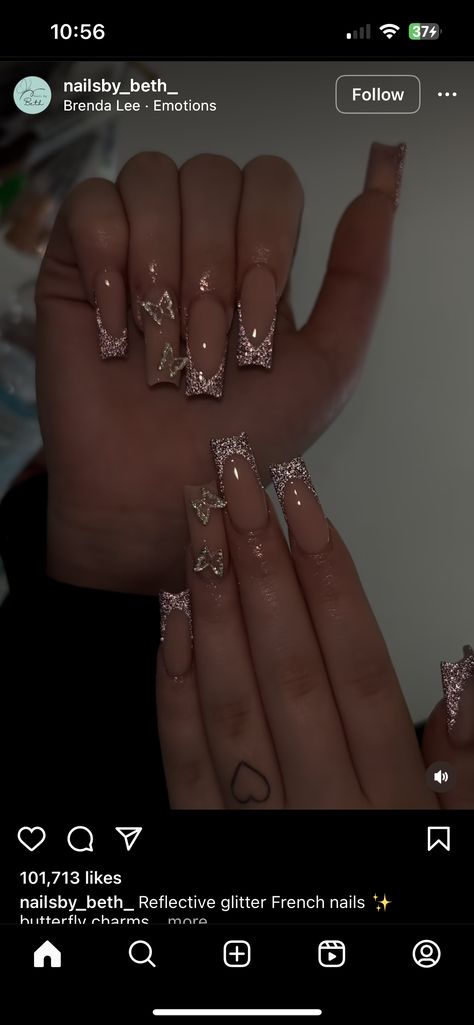 Year 10 Formal Nails, Birthday Nails 14th, Simple Nails For Graduation, Senior Nails Ideas 2025, Cute Hoco Nails For Black Dress, 13th Birthday Nails Ideas, Golden Birthday Nails, Nails For 13th Birthday, Butterfly Gem Nails