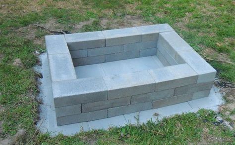 Block Fire Pit, Cinder Block Ideas, Diy Fire Pit Ideas, Cinder Block Fire Pit, Fire Pit Gallery, Outside Fire Pits, Fire Pit Materials, Fire Pit Ring, Concrete Patios