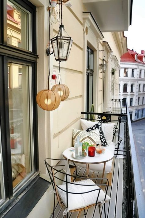 64 Small Balcony Ideas That Will Make You the Envy of the Apartment Block Narrow Balcony, Dallas Apartment, Apartment Block, Small Balcony Garden, Terrace Decor, Balcony Plants, Optimize Space, Small Balcony Ideas, The Apartment