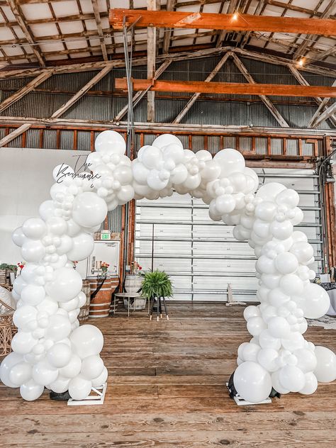 Custom Wedding Balloon Arch, Entrance Arch For Guests Balloon Arch Entrance, Wedding Balloon Arch, Balloon Arch Wedding, Wedding Guests Photos, Elegant Entrance, Black And White Wedding Theme, Balloon Kits, White Wedding Theme, Country Wedding Decorations