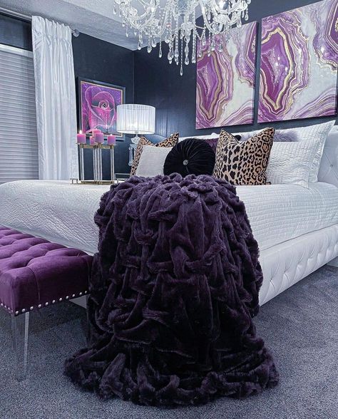 Purple And Gold Bedroom Ideas, Purple And Silver Bedroom, Purple And Gray Bedroom Ideas, Purple And Gold Bedroom, Decor Small Bedroom, Silver Bedroom Decor, Black Gold Bedroom, Lavender Bedroom, Purple Bedroom Decor