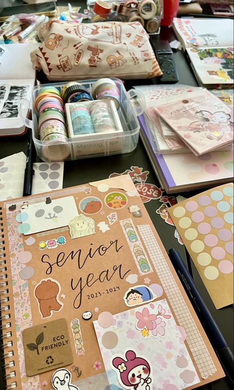 Senior Year Notebook, Senior Scrapbook Aesthetic, Scrapbooking Senior Year, Senior Year Scrapbook Ideas Layout, Senior Scrapbook Cover, Senior Year Scrapbook Cover, Senior Scrapbook Ideas Cover, Freshman Year Scrapbook Ideas, Senior Year Scrapbook Ideas