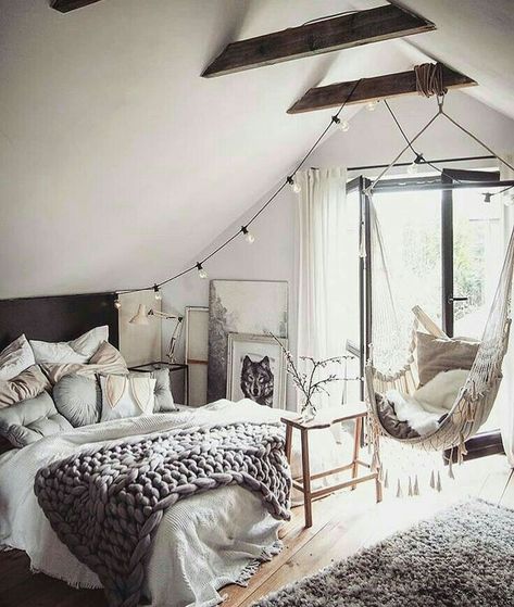 Native American Bedroom, Hammocks Inside, Relaxing Bedroom Colors, American Room, Native American Home, Indian Bedroom Decor, Native American Decor, Attic Renovation, Cosy Living Room