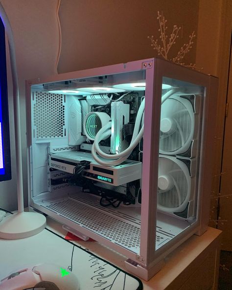 ryzen 7 3700x gigabyte vision 3060ti corsair vengeance 16gb 500gb storage lian li mini o11 snow white Lian Li Pc 011 Dynamic Mini, Lian Li O11 Mini, White Pc Build, Pc Gaming Desk, Pc Builds, Setup Gamer, Gamer Setup, Pc Build, Pc Desk