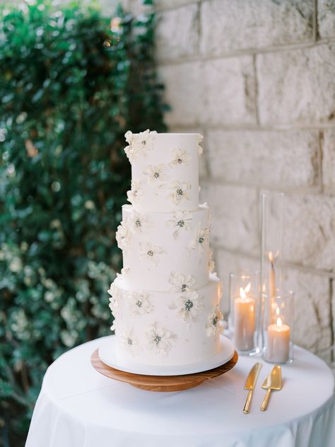 wedding cake Wedding Cake Romantic, Pearls And Flowers, Wedding Cake Pearls, Buttercream Cakes, Floral Wedding Cakes, Amazing Wedding Cakes, Simple Wedding Cake, Beautiful Desserts, Cake Delivery