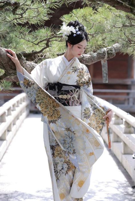 Kimono Women Traditional, Japanese Royalty Aesthetic, Japanese Kimono Fashion Modern, Japanese Royalty Clothing, Japanese Princess Kimono, Japanese Kimono Aesthetic, Yukata Aesthetic, Traditional Kimono Japan, Japanese Dress Traditional