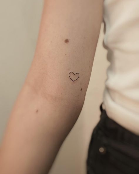 Tiny Heart Tattoos For Women, Minimalist Meaningful Tattoo Women, Dainty Heart Tattoos For Women, Small Dainty Heart Tattoo, Pretty Small Tattoos For Women, Tiny Tattoos With Meaning, Tiny Flower Tattoos, Small Arm Tattoos, Tiny Heart Tattoos