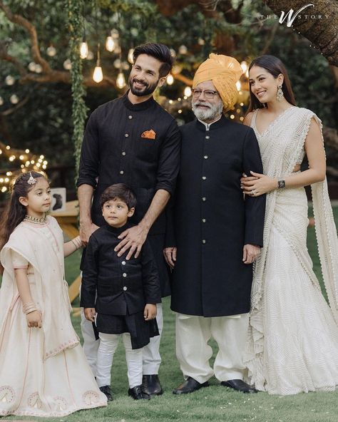 Mira Kapoor, Mira Rajput, Indian Family, Shahid Kapoor, Sister Wedding, Family Wedding, Family Goals, Bollywood Actors, Family Outfits