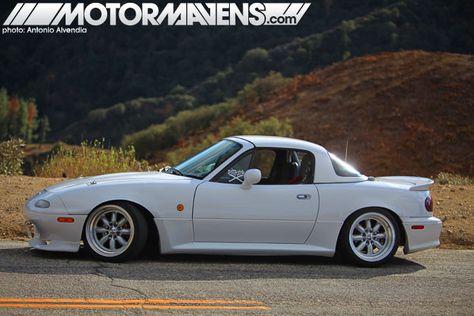 #mazda #miata #slammed #stance Miata Build, Miata Hardtop, Mx5 Mk1, Na Miata, Ultimate Garage, Mx 5 Miata, Car Memes, Miata Mx5, Mazda Mx 5