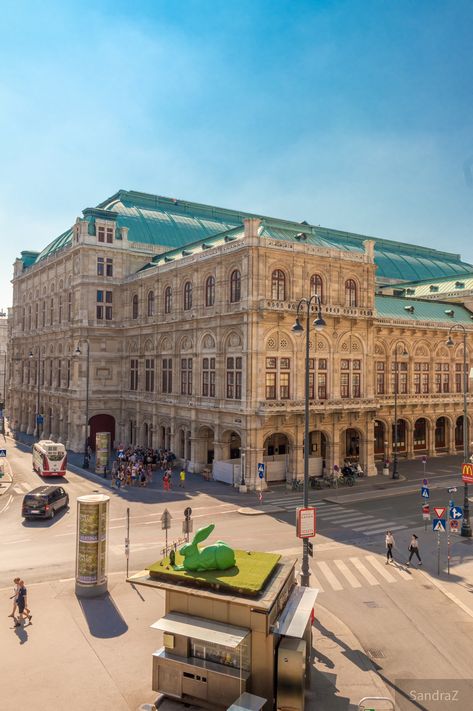 Vienna Austria Opera House, Opera House Vienna, Austrian Architecture, Vienna Opera House, Vienna State Opera, Austria Vienna, Heart Of Europe, City Landscape, Architecture Old