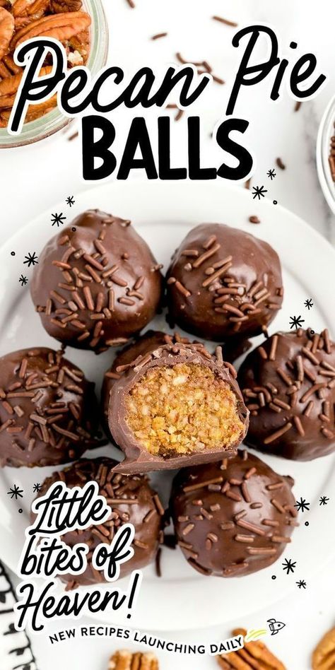 Pecan Pie Balls Pecan Truffle Balls, Cake Ball Packaging Ideas, Sweet Treats Packaging Ideas, Pecan Pie Truffles Recipe, Sweet Balls Recipe, Xmas Baking Ideas Holiday Treats, Christmas Dainties, Pecan Pie Truffles, White Candies