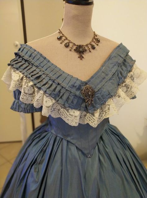 1850s Dress, Victorian Ball Gowns, 1860s Dresses, Victorian Era Dresses, 1800's Dress, 1850s Fashion, 1800s Fashion, Old Fashion Dresses, History Fashion