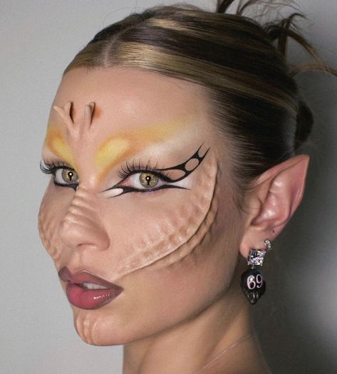 Creature Makeup Looks, Fish Scales Makeup, Xenomorph Makeup, Mythical Creatures Makeup, Swamp Makeup, Alien Eye Makeup, Special Effects Makeup Horror, Makeup Prosthetics, Face Off Makeup