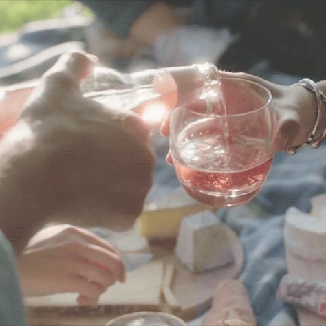 Popular GIF Drinking Gif, Summer Gif, Angry Orchard, Wine Picnic, Wine Country Gift Baskets, Apple Drinks, Glass Apple, Pouring Wine, Happy Hour Drinks