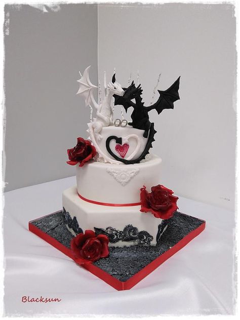 Dragons wedding by Blacksun - http://cakesdecor.com/cakes/293051-dragons-wedding Dragon Wedding Cake, Gothic Wedding Cake, Gothic Cake, Dragon Wedding, Dragon Cakes, Amazing Wedding Cakes, Crazy Cakes, Elegant Wedding Cakes, Train Your Dragon