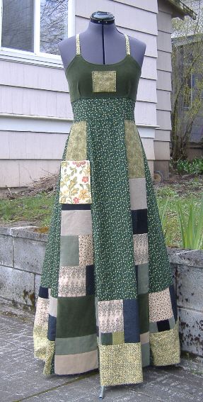 hippie patchwork dress    I love it! I have to make this dress! Patchwork Hoodies, Patchwork Apron, Patchwork Dresses, Calico Dress, Patchwork Pants, Patchwork Clothing, Patchwork Clothes, Mode Hippie, Crocheted Hats