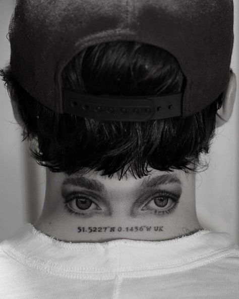 Back Of Neck Tattoo Men, Simbols Tattoo, Small Girly Tattoos, Son Of David, Nicola Peltz, Hiking Tattoo, Back Of Neck Tattoo, Black Couple Art, Brooklyn Beckham