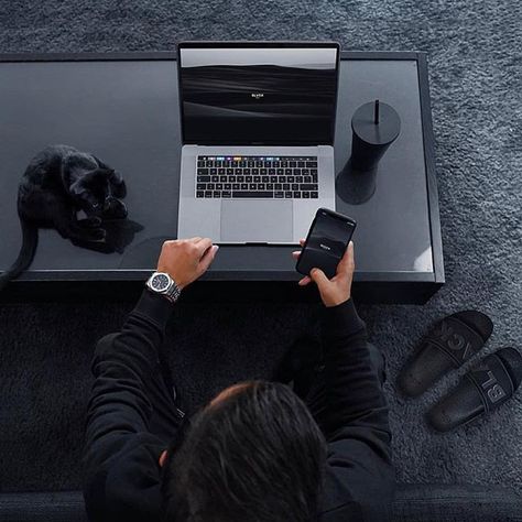 Dark mode Via: @anckor  #airya #airyahq Minimal Office Decor, Minimal Office Desk, Minimal Office Design, Minimal Home Office, Workspace Desk, Minimalist Desk, Modern Office Design, High Tech Gadgets, Minimal Home