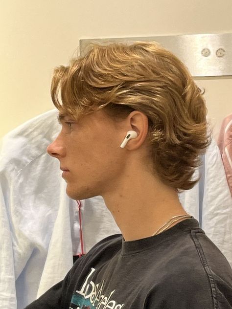 Short Blonde Mens Haircut, Baseball Flow Haircut, Blonde Haircuts Men, Men Haircut Blonde, Blonde Boy Hair, Mens Haircuts Blonde, Middle Part Mullet, Mullet Hairstyle Mens, Flow Haircut