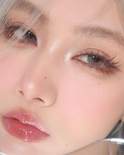 Matte Asian Makeup, Cute Doll Makeup Aesthetic, Asian Blush, Korean Ulzzang Makeup, Pink Douyin Makeup, K Beauty Makeup, Makeup Douyin, Bold Eyeshadow, Membentuk Alis