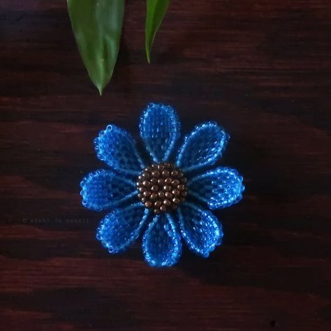 3d Miniature, Bead Flowers, Beaded Flowers Patterns, Beaded Charms, Bead Creations, Beaded Butterfly, Seed Bead Flowers, Beadwork Tutorial, Beaded Necklace Patterns