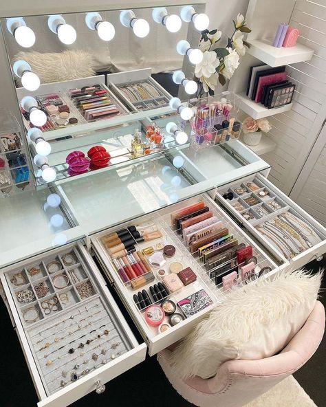 Beauty Room Vanity, Room Organization Bedroom, Future Apartment Decor, Room Redesign, Vanity Room, Girly Room, Cute Bedroom Decor, Dreamy Room, Dream Room Inspiration