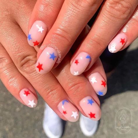 Easy Simple 4th Of July Nails, Natural 4th Of July Nails, Subtle America Nails, Modern 4th Of July Nails, Simple Fourth Of July Nails Short, 4th Of July Star Nails, American Themed Nails, Fourth Of July Nails Subtle, Neutral July 4th Nails