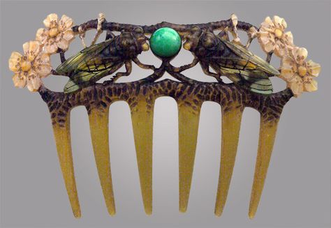 Art Nouveau Horn Hair Comb attr. to Elizabeth Bonte French ca. 1900 - Tadema Gallery Antique Hair Combs, Vintage Comb, Bijoux Art Nouveau, Vienna Secession, Vintage Hair Combs, Hair Adornments, Symbolic Jewelry, Art Nouveau Jewelry, Hair Combs