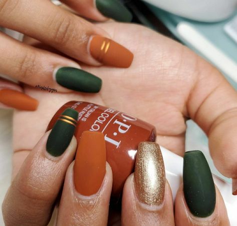 Pretty Nails For Fall 2023, Orange Brown And Green Nails, Rust And Green Nails, Maroon Nail Design Ideas, Dark Green Nails For Wedding, Fall Almond Nails Ideas Burnt Orange, Fall Green And Orange Nails, Green Fall Nails Square, Burnt Orange And Sage Green Nails