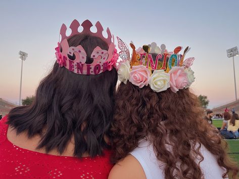 Senior Celebration Ideas, Pink Senior Crowns High School, Senior Crown Aesthetic, Senior Crown Ideas 2024, Senior Crown Ideas Pink, Pink Senior Crowns, Senior Sunrise Crown Ideas, Senior Crown Ideas 2023, Senior Year Crowns