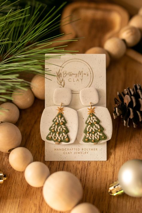 Boho Christmas Clay Earrings, Christmas Tree Polymer Clay Earrings, Christmas Polymer Clay Ideas, Christmas Polymer Clay Earrings, Holiday Jewelry Ideas, Hi Love, Diy Earrings Polymer Clay, Polymer Clay Jewelry Tutorials, Polymer Clay Ornaments