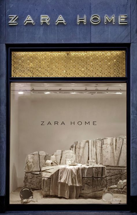 Zara Home Windows, Milan – Italy » Retail Design Blog Zara Window Display, Zara Home Window Display, Home Windows, Visual Merchandising Displays, Showroom Interior Design, Shop House Ideas, Store Windows, Interior Display, Retail Store Design