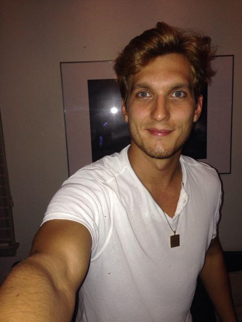 Scott Michael Foster selfie Scott Michael Foster, Attractive Guys, The Fosters, Mens Tshirts, Mens Tops, Twitter