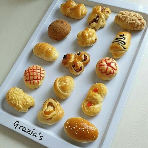 Bentuk Roti Manis, Japanese Bakery, Fast Snack, Bread Shop, Cake Pops How To Make, Bread Shaping, Amazing Food Decoration, Bread Recipes Sweet, Bread Cake