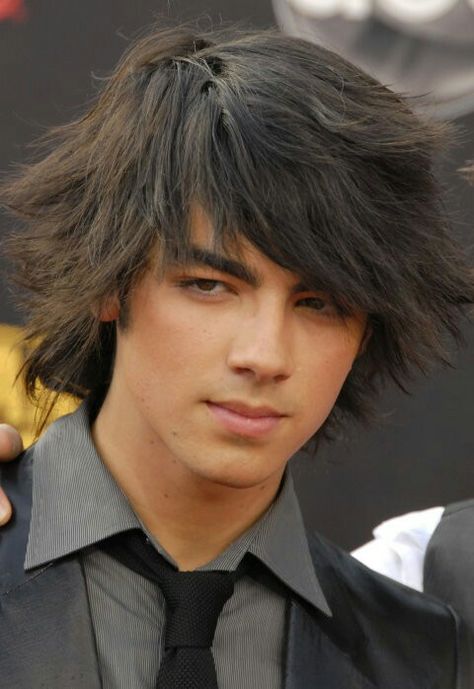 Joe Jonas back in 2008 Nick Jonas 2000s, Joe Jonas 2000s, Jonas Brothers 2000s, Joe Jonas Hair, Joe Jonas Camp Rock, 2000 Boys Fashion, 90s Singers, Shane Gray, Jones Brothers