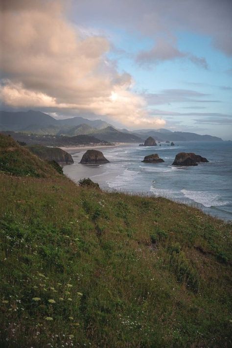 Ecola State Park Oregon, Seaside Oregon Aesthetic, Pacific Northwest Coast, Oregon Honeymoon, Dream Airbnb, Oregon Houses, Beaches In Oregon, Road Trip Oregon, Pacific Northwest Beach